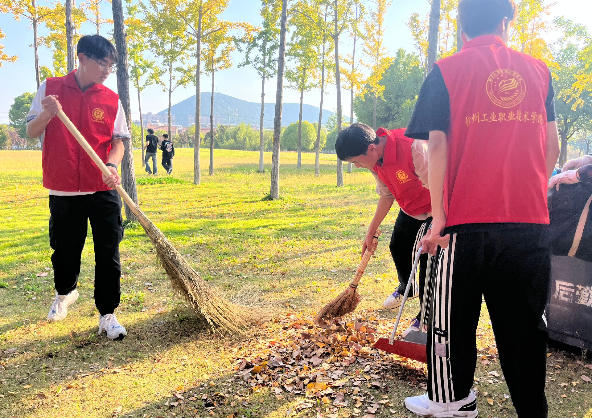 “弘扬劳动精神、爱我校园在行动”主题教育实践活动纪实（一）